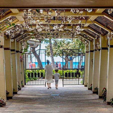 هونولولو أستون وايكيكي بيتش تاور المظهر الخارجي الصورة The entrance to the Moana Surfrider