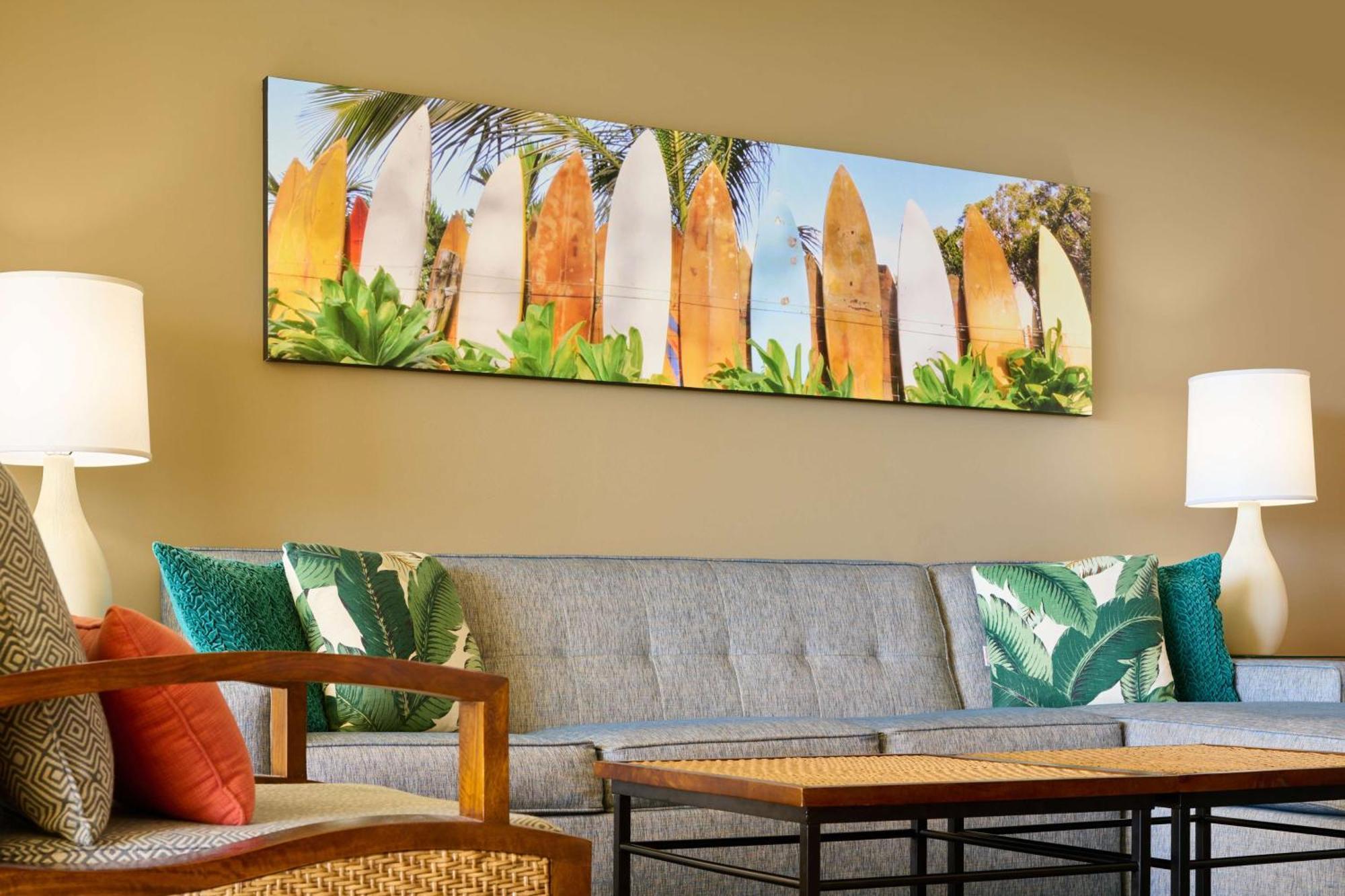 هونولولو أستون وايكيكي بيتش تاور المظهر الخارجي الصورة A 2015 photograph of a 1980s photograph of surfboards in Maui, Hawaii.
