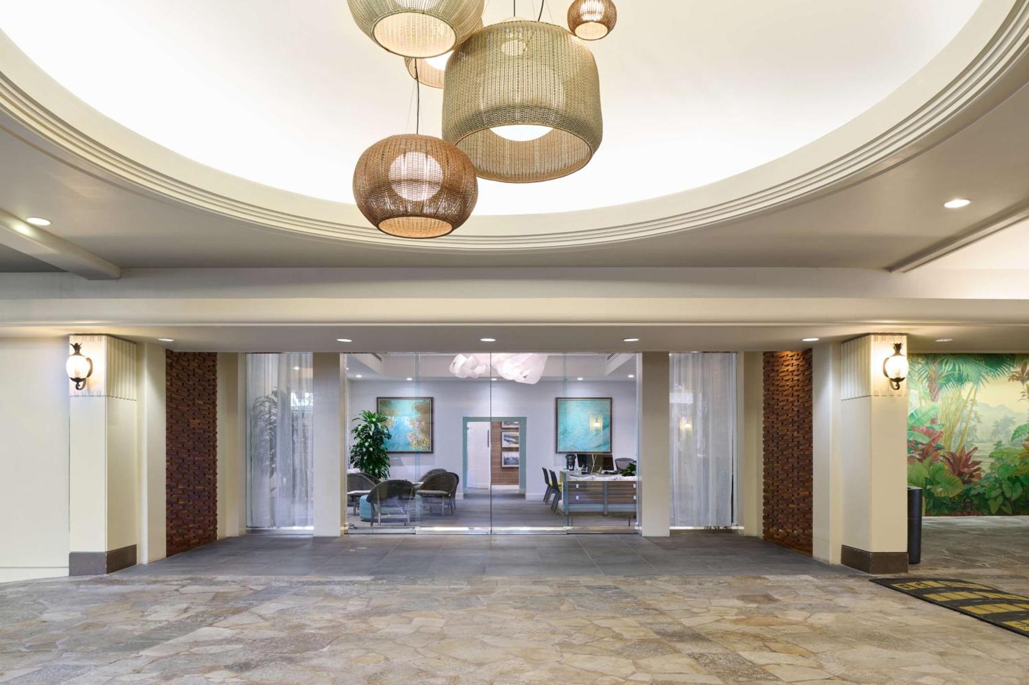 هونولولو أستون وايكيكي بيتش تاور المظهر الخارجي الصورة The lobby of the hotel