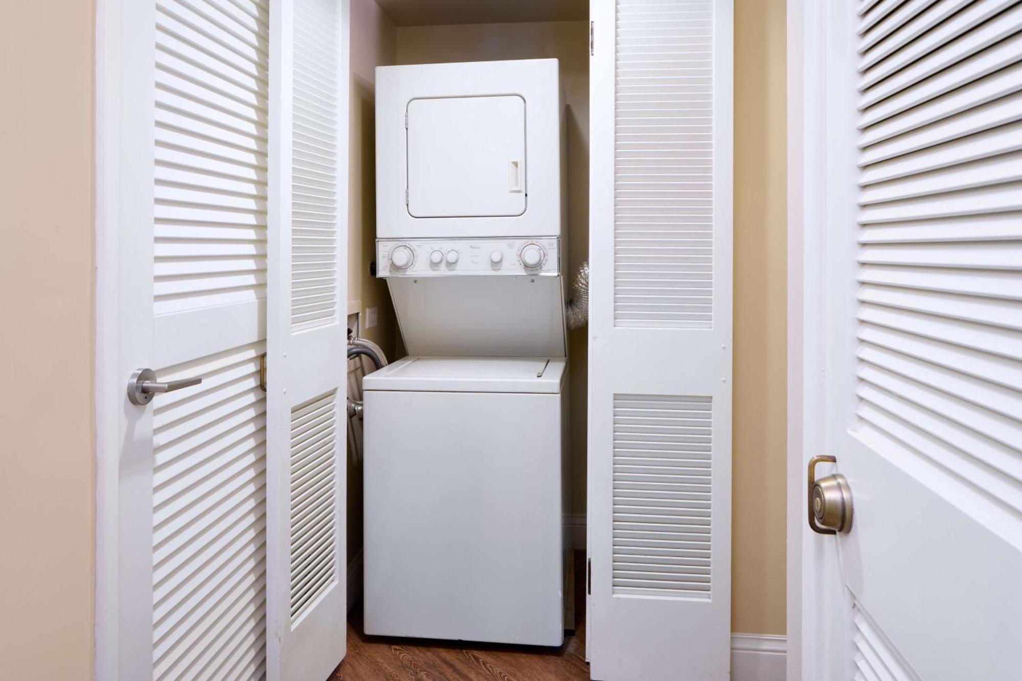 هونولولو أستون وايكيكي بيتش تاور المظهر الخارجي الصورة A stackable washer and dryer