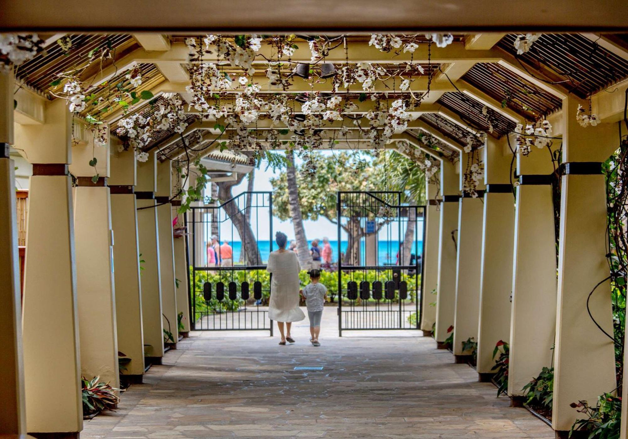 هونولولو أستون وايكيكي بيتش تاور المظهر الخارجي الصورة The entrance to the Moana Surfrider