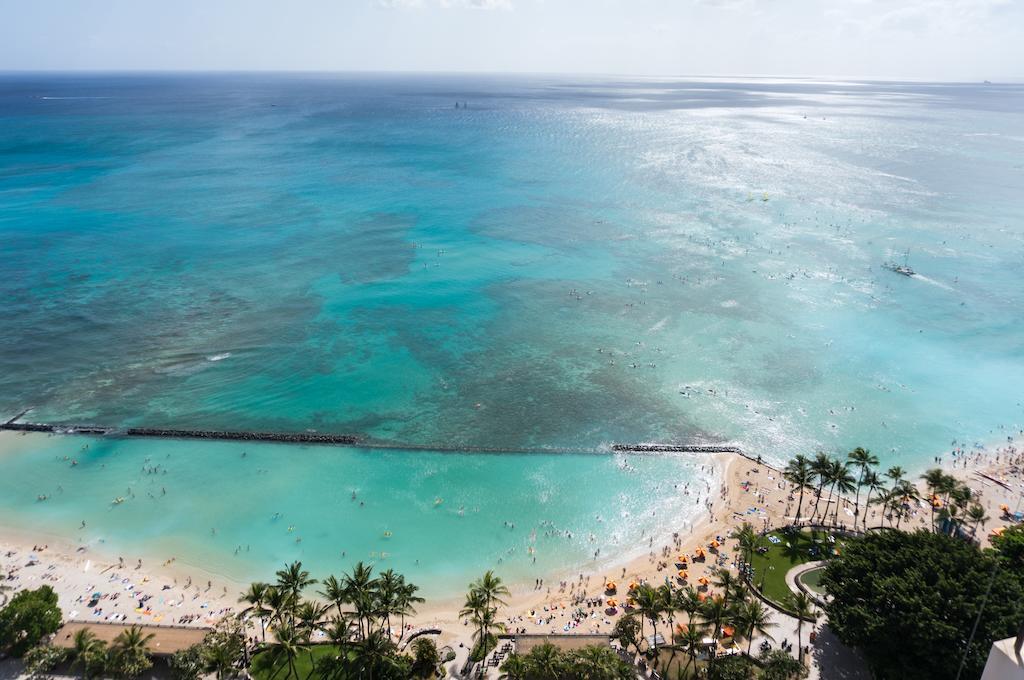 هونولولو أستون وايكيكي بيتش تاور المظهر الخارجي الصورة View of the beach at the Royal Hawaiian Hotel